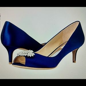 Badgley Mischka Women’s Nakita Navy Satin Dress Pump
